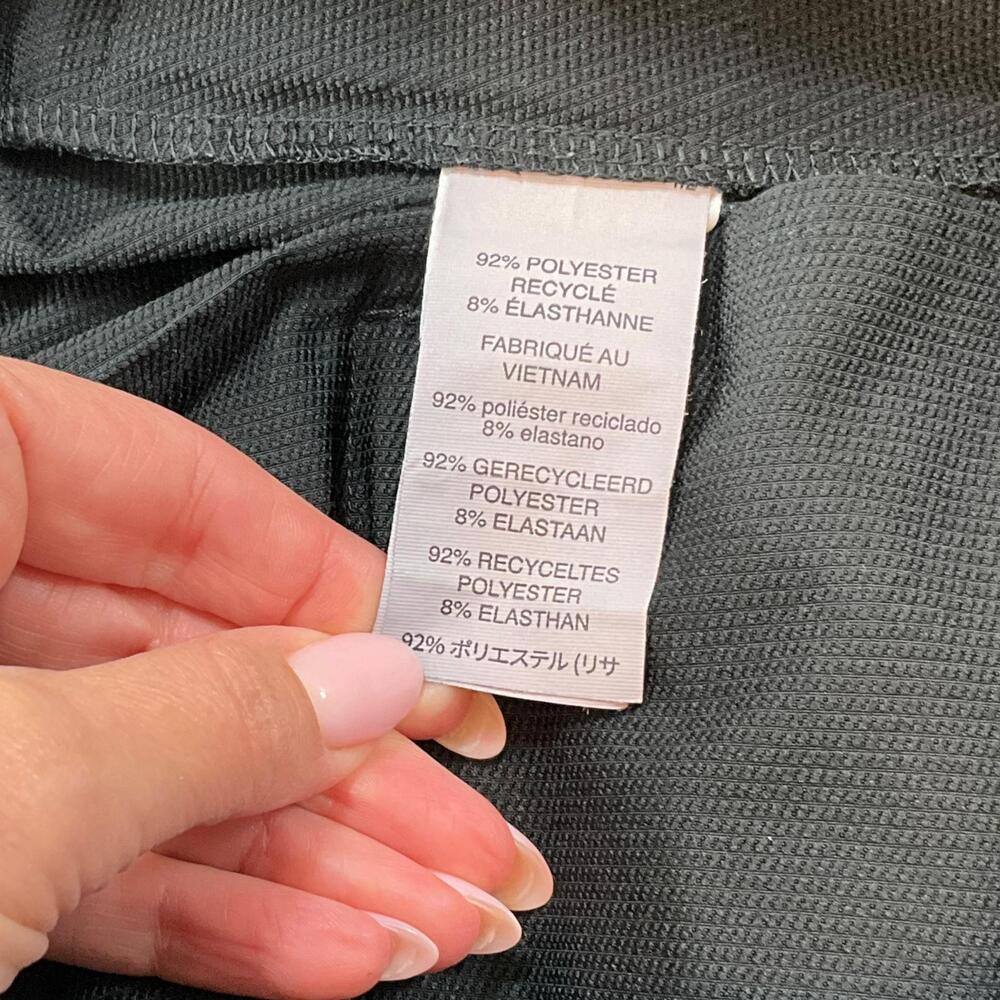 Vuori Train Tech Shorts Mens Small Black 8" Inseam Zip Pockets Athletic V3013 - Picture 7 of 11